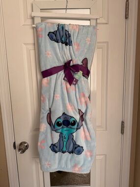 Kids Plush Stitch Pajama Blanket - Light Blue
